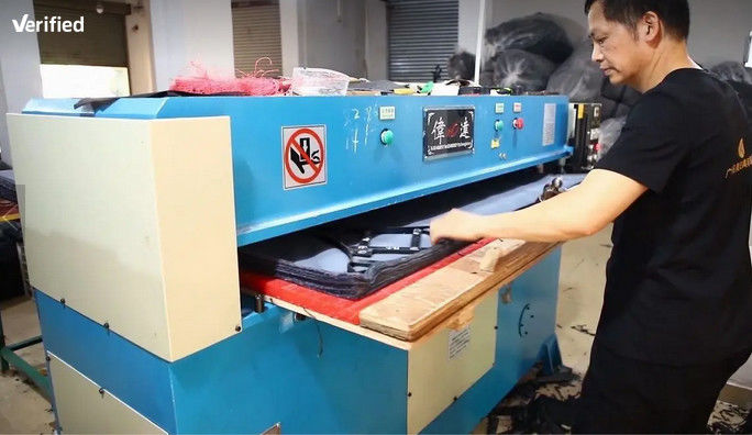 Guangzhou Mingao Leather Goods Co., Ltd. linea di produzione del fabbricante